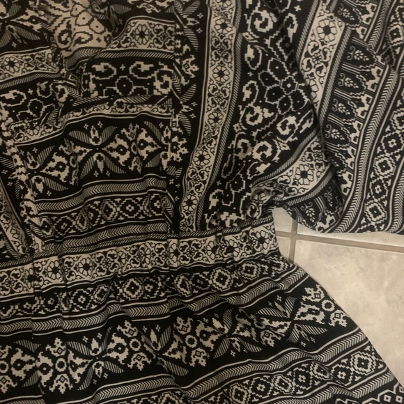 🚨🚨price drop🚨🚨Black and white patterned to - Picture 4 of 8